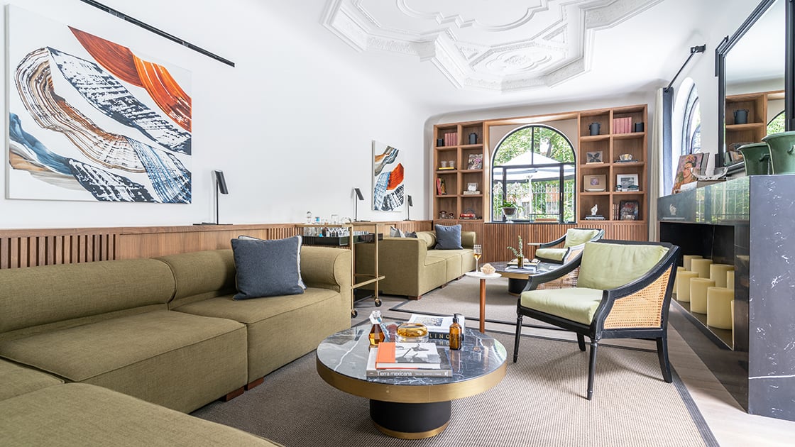 casa-polanco-Library-and-Honor-bar