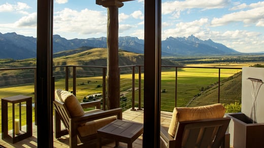 hotel-yellowstone-Grand-Teton-Suite---Balcony-View-Out-Daytime