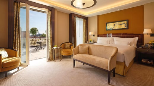 the-beaumont-36097-room-504-bedroom-00015